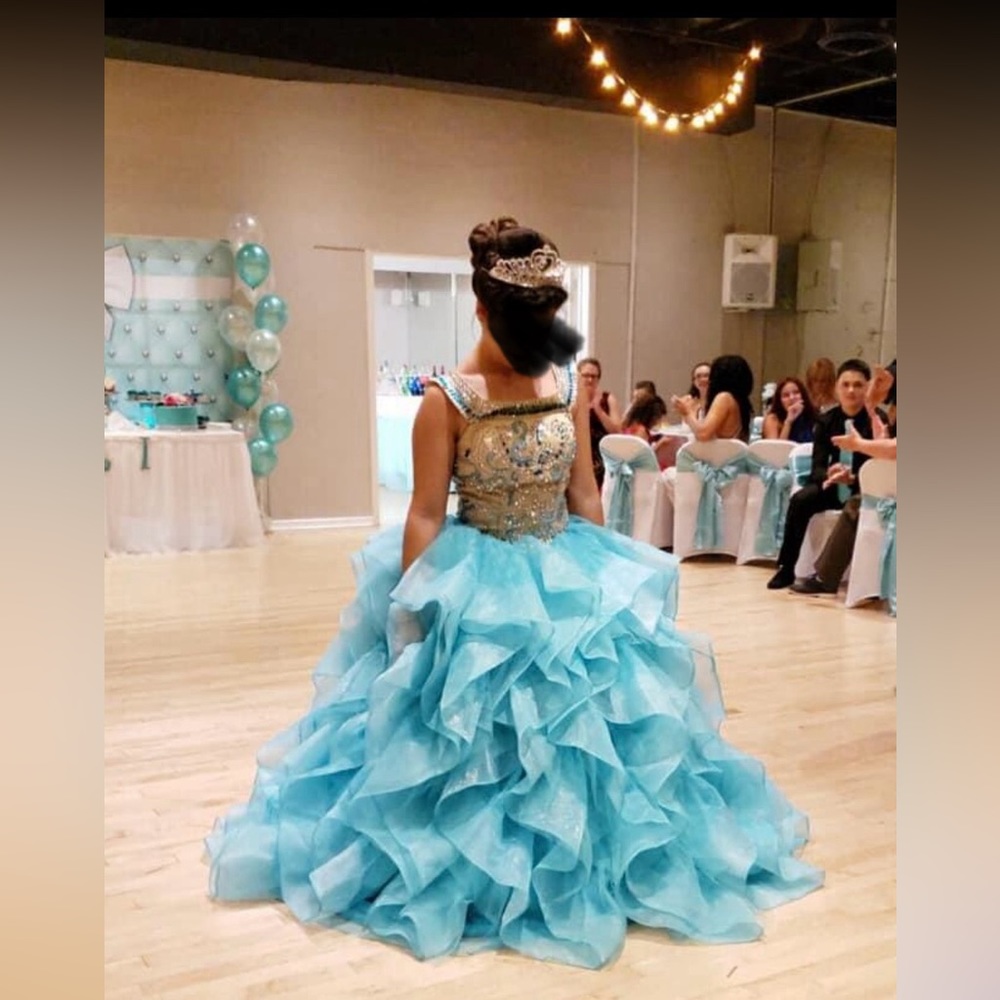Beautiful Tiffany Blue Sweet 16 or quinceañera dress. Worn only once. Size 8-10.